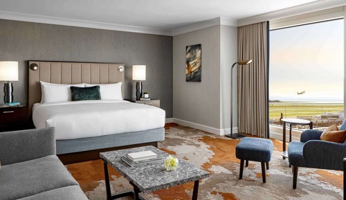 Junior Suite, 1 King Bed with Sofa bed