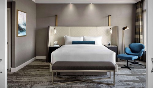 Fairmont Gold Signature Runway View Suite King