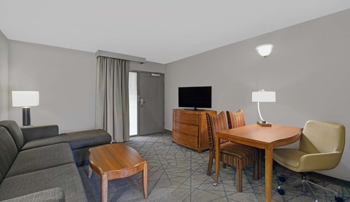 Suite, 1 King Bed, Accessible (Mobility & Hearing, Roll-in Shower)