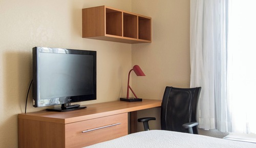 Suite, 1 Bedroom, Non Smoking (Mobility/Hearing Accessible, Tub)