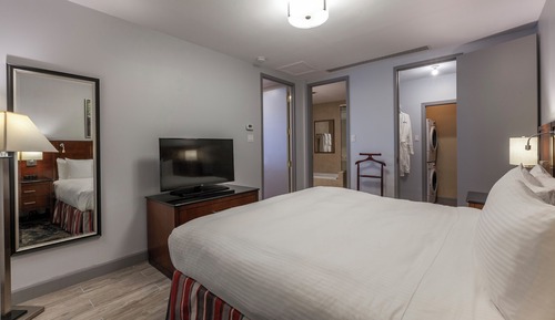 SUITE KING ROOM 127