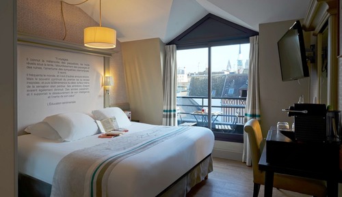 Superior Room, 1 Queen Bed, Balcony, City View (Larger Room)