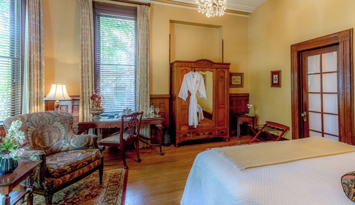 Room, 1 King Bed (John Adam Treulen)