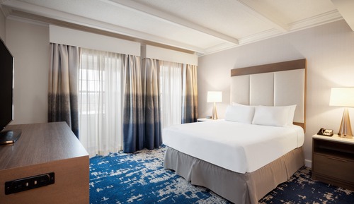 Junior Suite, 1 King Bed, Accessible Bathtub (Mobility Accessible)