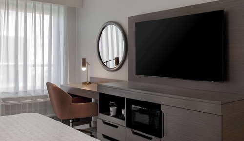 Room, 1 King Bed, Refrigerator & Microwave (Balcony)