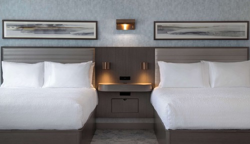 Room, 2 Queen Beds, Accessible, Bathtub (Mobility & Hearing)