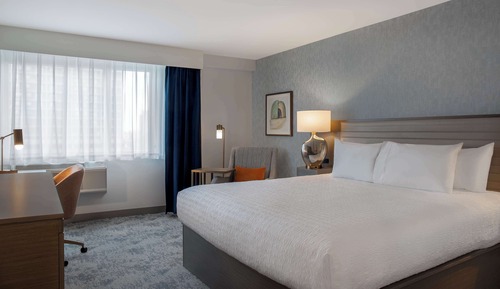 Room, 1 King Bed, Refrigerator & Microwave