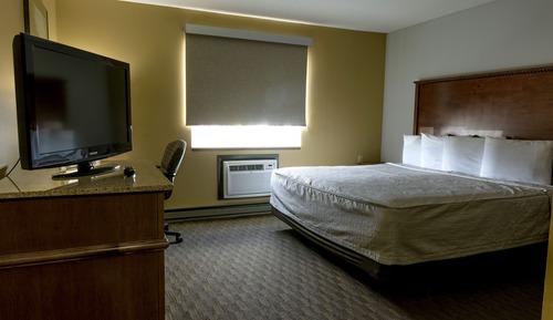 Room, 1 King Bed, Accessible, Non Smoking (Roll-In Shower)
