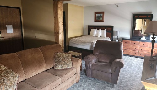 Family Suite, 1 Bedroom, Non Smoking, Kitchenette (1 King & 1 Queen Beds)