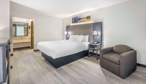 Standard Room, 1 King Bed, Non Smoking