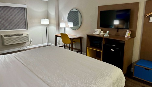 Standard Room, 1 King Bed, Non Smoking