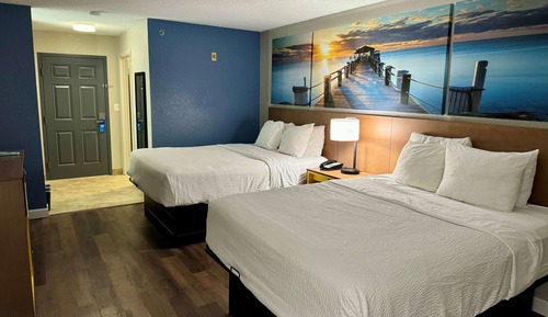 Room, 2 Queen Beds, Non Smoking (Mobility/Hearing, tub w grab bars)