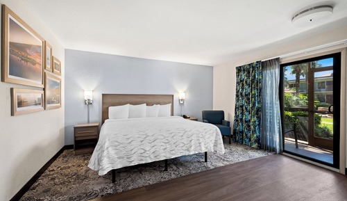 Suite, 1 King Bed with Sofa bed, Kitchen, Poolside (Smoke Free)