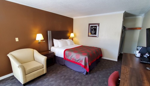 Standard Room, 1 Queen Bed
