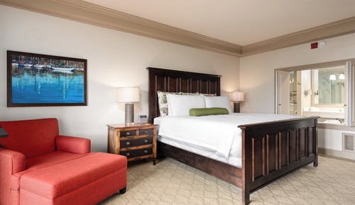Standard Room, 1 King Bed, Multiple View (Executive Plaza)