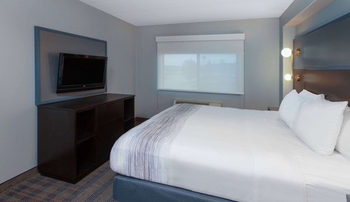 Studio Suite, 1 King Bed, Accessible, Non Smoking (Roll-In Shower)