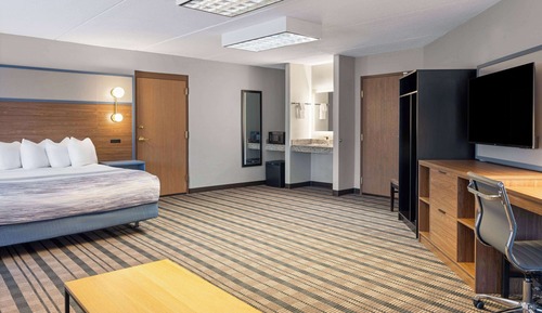 Deluxe Room, 1 King Bed, Accessible, Non Smoking