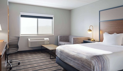 Standard Room, 1 Queen Bed, Accessible, Non Smoking