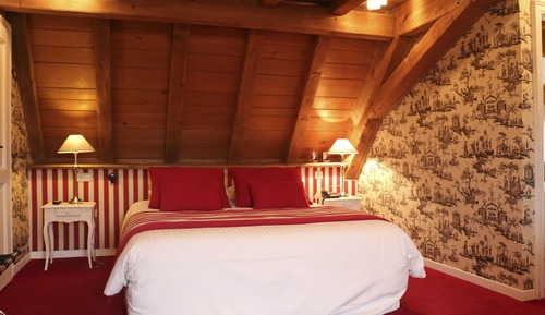 Superior Double Room, Bathtub