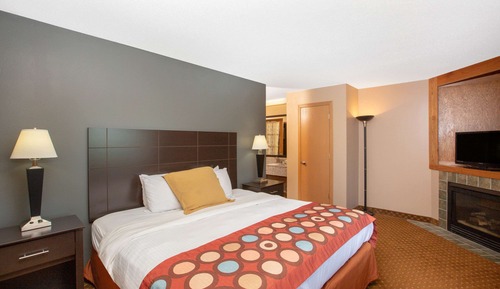 Deluxe Studio Suite, 1 King Bed, Non Smoking