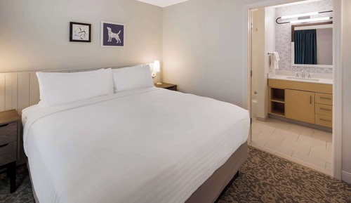 Suite, Multiple Beds, Accessible (Two Bedroom King 2 Queen-Mob/Hearing)