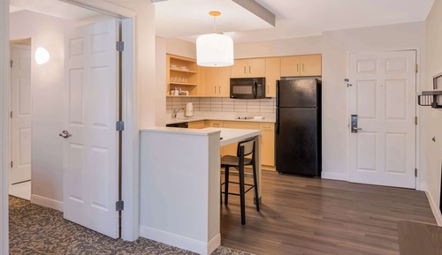 Suite, 1 Queen Bed, Accessible (One Bedroom Mobility Hearing/Shower)