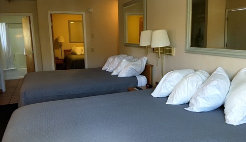 Family Room- 3 Queen Beds
