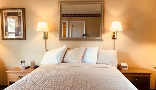 Standard Room, 1 Queen Bed