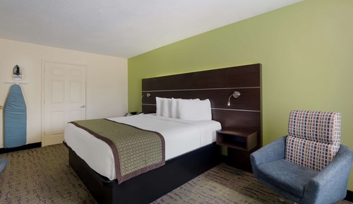 Standard Room, 1 King Bed, Accessible, Non Smoking