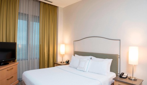 Suite, 1 King Bed with Sofa bed (Mobility/Hearing Accessible, Tub)