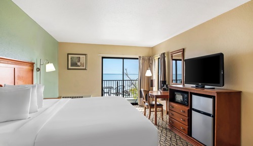 King Bed Lakefront Balcony