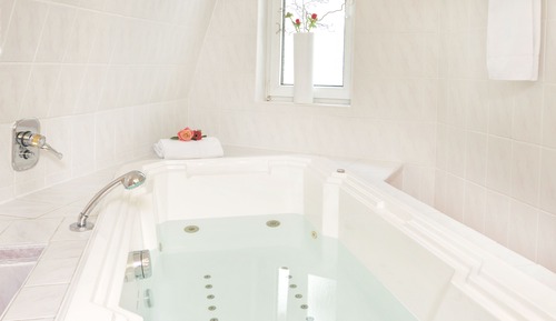 Suite, Bathtub