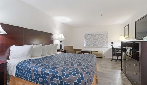 Standard Room, 1 King Bed, Non Smoking, Refrigerator & Microwave