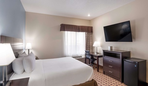 Standard Room, 1 King Bed, Accessible, Bathtub