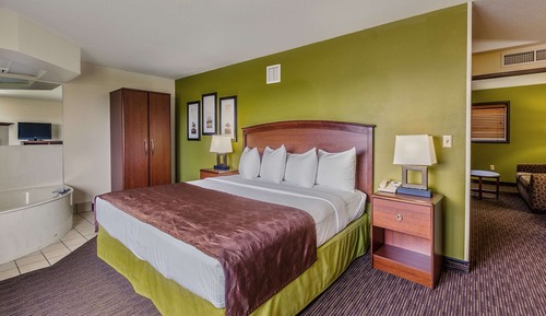 Deluxe Studio Suite, 1 King Bed, Non Smoking