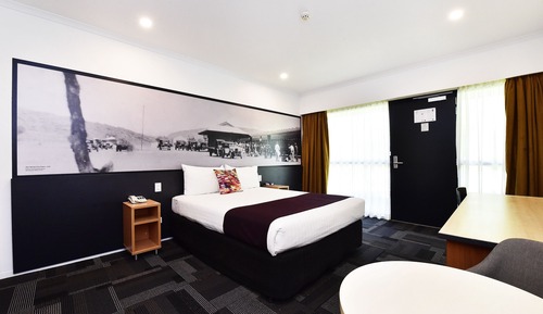 Standard Room, 1 Queen Bed