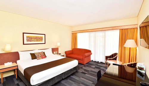 Deluxe Room, 1 King Bed, Balcony, Garden View