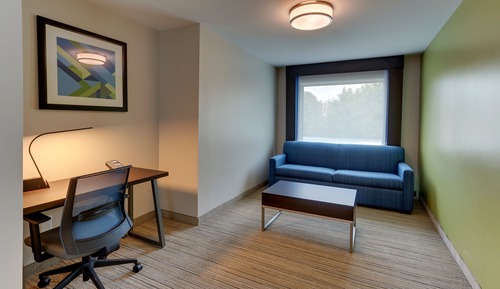 Suite, 1 King Bed, Accessible (Communication, Accessible Tub)