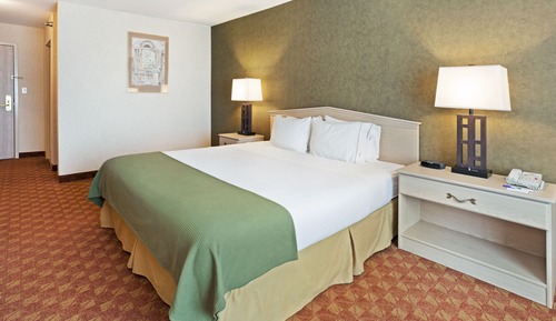 Standard Room, 1 King Bed
