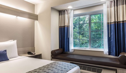 Standard Room, 1 Queen Bed