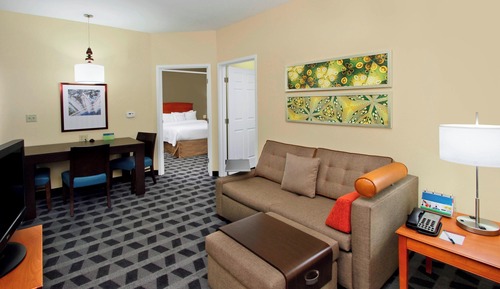 Suite, 2 Bedrooms (Mobility/Hearing Access, Roll-In Shwr)