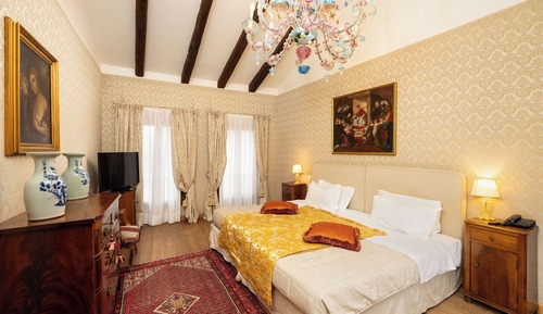 Deluxe Double or Twin Room