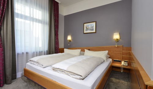 Double Room, 1 Queen Bed