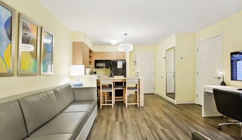 Suite, 2 Bedrooms (with 1 King and 2 Queen Beds)