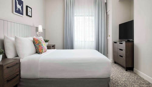 Suite, 1 Queen Bed, Accessible (Mobility Tub One Bedroom)