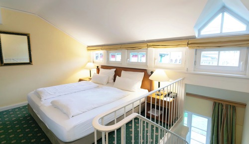 Suite, Patio, Courtyard View