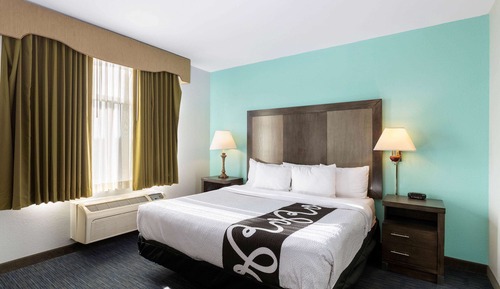 Suite, 1 King Bed, Non Smoking, City View (Efficiency)