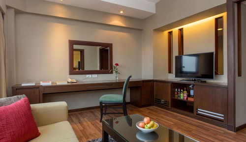 Suite, 2 Twin Beds, City View (Plaza)