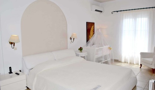 Honeymoon Suite, Sea View
