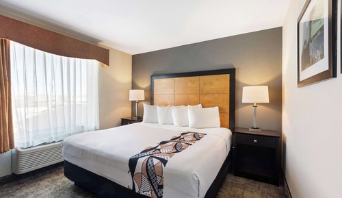 Suite, 1 King Bed, Non Smoking, Jetted Tub